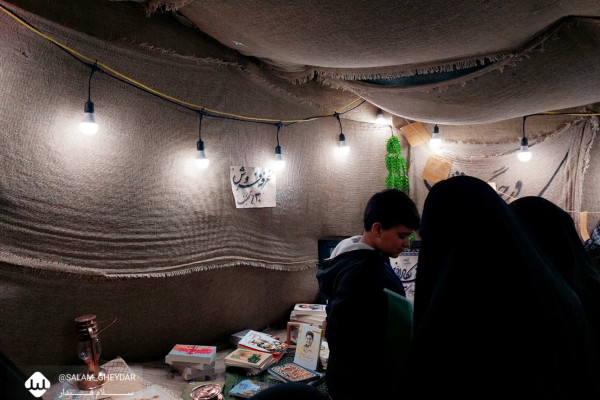 تشکیل موکب کتابخوانی «سنگر کتاب» در قیدار؛ روایتی فرهنگی از مقاومت مردم در جنگ تحمیلی سوم