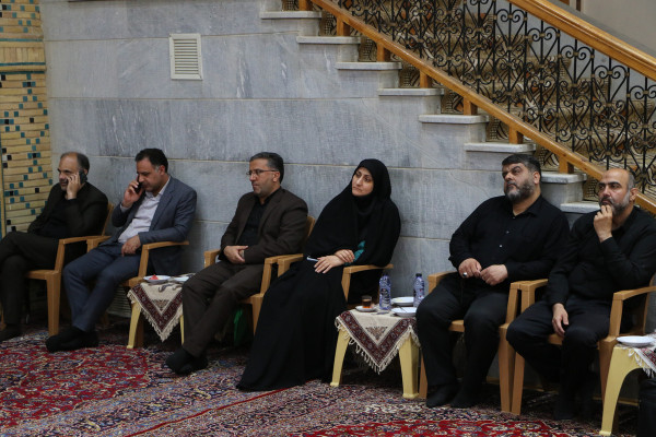 تجلیل از خادمان و برگزار کنندگان مراسم عصر عاشورا « یوم الحسین ع»