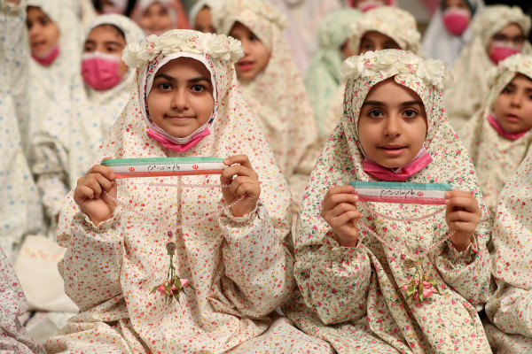 "فرشتوں کی تقریب" رہبر انقلاب کی موجودگی میں