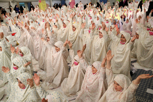 “天使庆典”，最高领袖出席