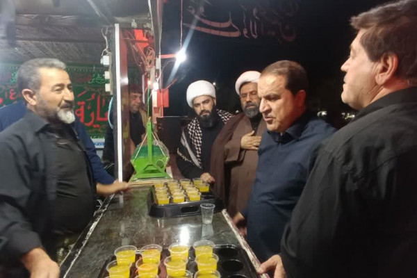 بازدید استاندار و رئیس کمیته فرهنگی، آموزشی اربعین استان ایلام از مواکب شهرستان مهران