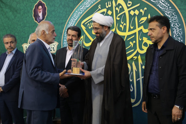 همایش سیره‌سرایان اهل بیت(ع) با هدف پاسداشت فرهنگ و شعائر حسینی و تجلیل از هیئت‌های مذهبی و پیرغلامان حسینی، همدان برگزار شد