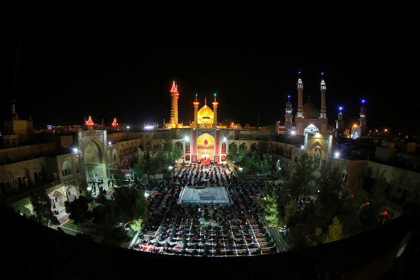 在保持社交距离的情况下举行伊玛目侯赛因（愿他安息）的悼念活动