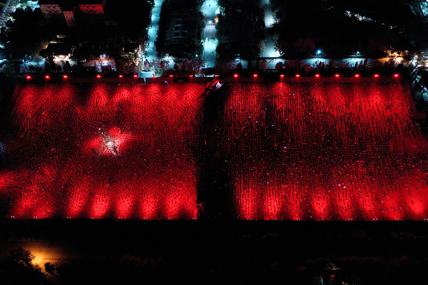 在保持社交距离的情况下举行伊玛目侯赛因（愿他安息）的悼念活动