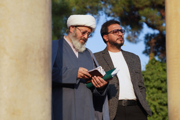 إقامة احتفال محفل في مرقد حافظ الشيرازي