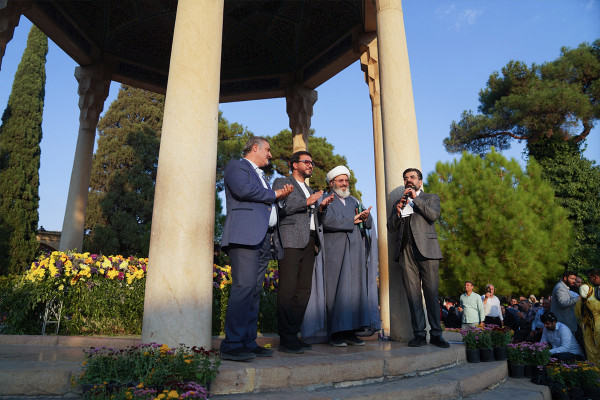 Celebración de Mahfel en el mausoleo de Hafez en Shiraz
