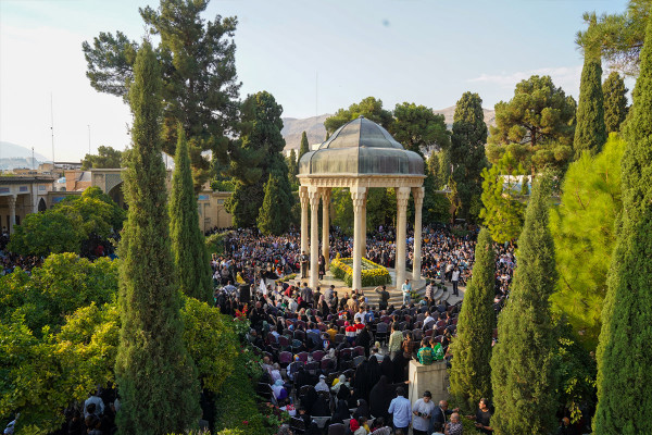Celebración de Mahfel en el mausoleo de Hafez en Shiraz
