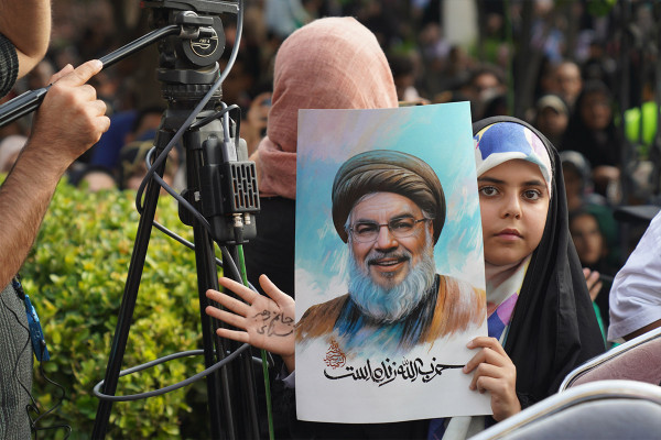 在设拉子哈菲兹陵举行的 马赫费尔 庆典