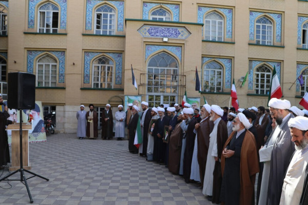 طلاب همدانی در صف اول دفاع از  کلام رهبر