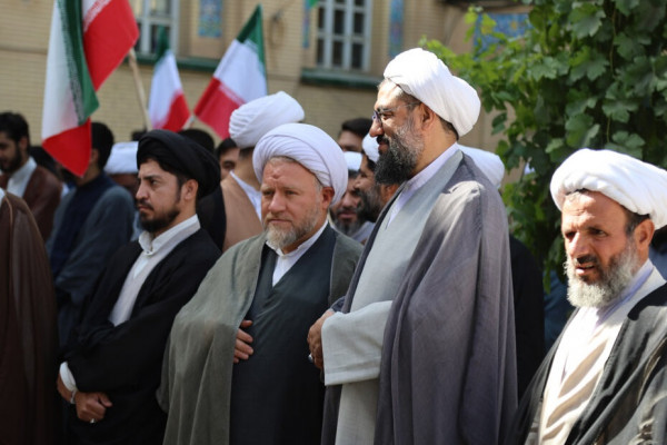 طلاب همدانی در صف اول دفاع از  کلام رهبر