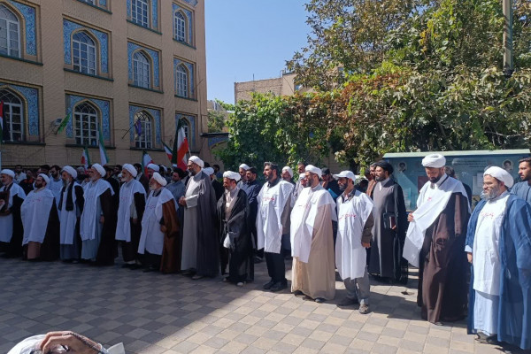 طلاب همدانی در صف اول دفاع از  کلام رهبر