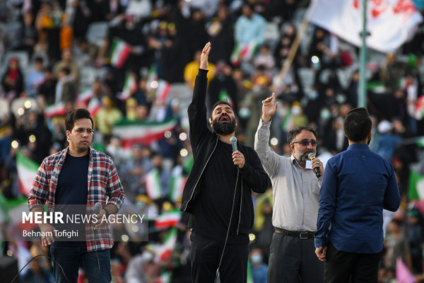 Mass Recitation of “Hello Commander” Anthem at Azadi Stadium in Tehran