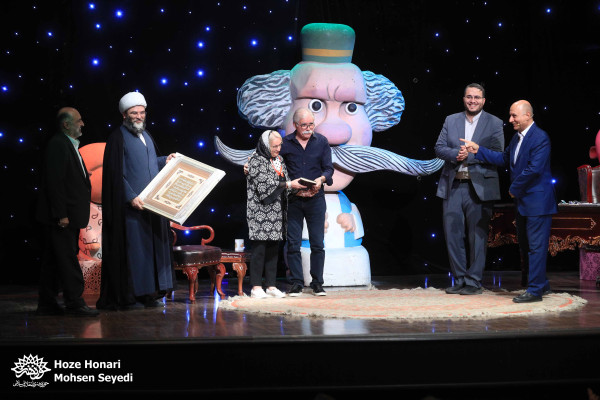 در حلقه زندان