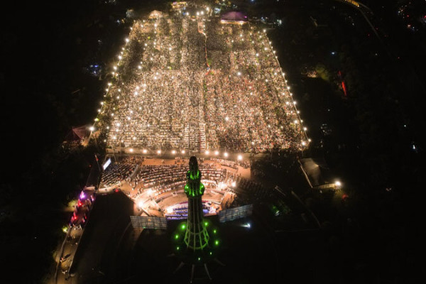 برنامج التلفزيون «محفل»؛ احتفالات قرآنية في إيران والعالم