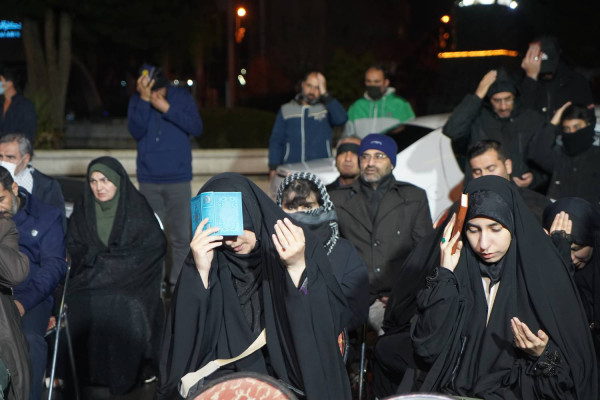 مراسم احیای نخستین شب قدر در میدان آزادی سنندج