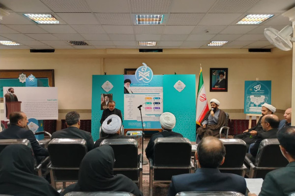 بازدید استاندار خراسان جنوبی و جمعی از مدیران کل ادارات از نمایشگاه قرآنی زندگی با آیه‌ها