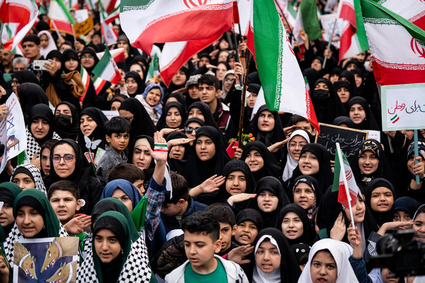 مراسم چهلم شهدای مدرسه میناب برگزار شد