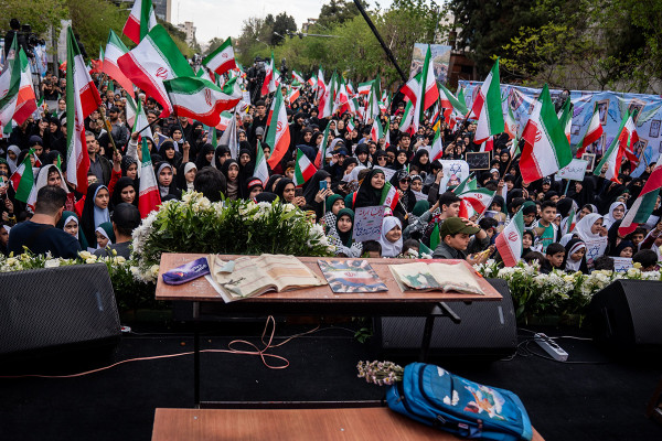 مراسم چهلم شهدای مدرسه میناب برگزار شد