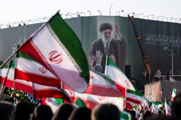 مراسم بیعت با آیت‌الله سید مجتبی خامنه‌ای با حضور جمع کثیری از مردم