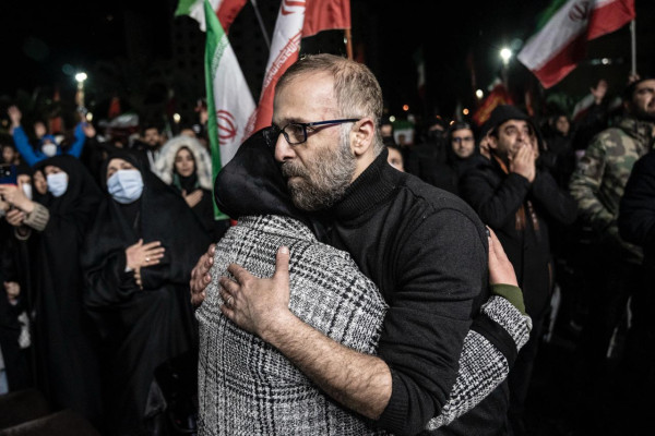 تجمع شبانه مردم در حمایت از ایران ادامه دارد