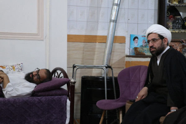 دیدار خانواده شهید طلبه جنگ رمضان و جانباز طلبه حادثه تروریستی میدان آزادی کرمان