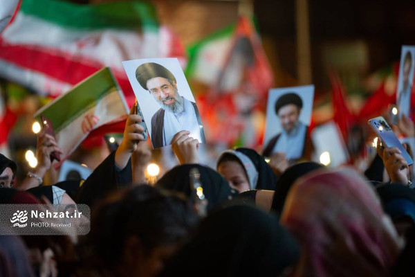 «محفل ستاره‌ها» در میدان انقلاب برپا شد