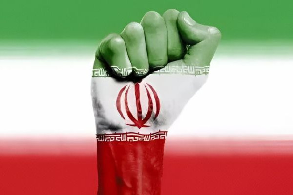 دشمن برای تفرقه‌افکنی از پا نمی‌نشیند