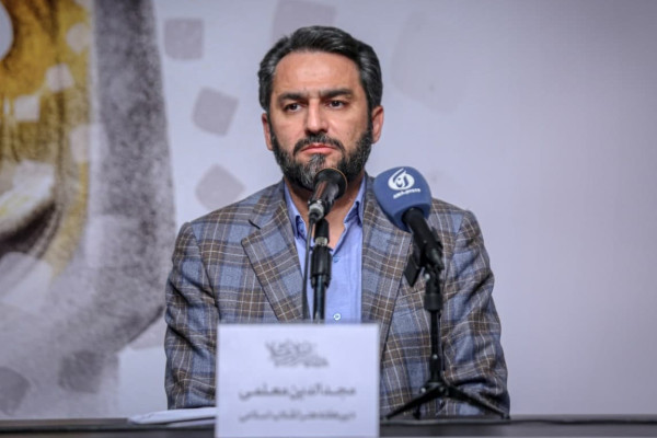 تاریخ معاصر، کتابخوان‌تر از رهبر شهید به خود ندیده است