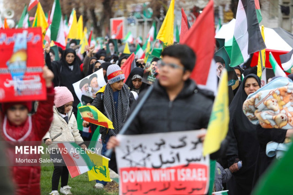 در خیابان‌ها حضور ما کم از پهباد نیست