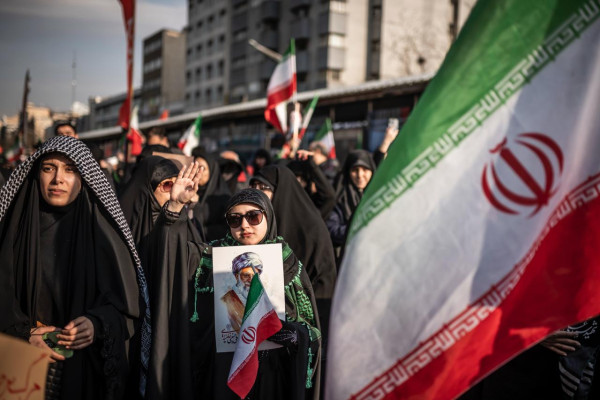 مباد که ما اهل کوفه باشیم و پرچم علی بر زمین بگذاریم