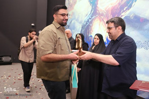 تقدیر مدیر مرکز رسانه روایت از چهره سال و برگزیدگان هفته هنر انقلاب خوزستان